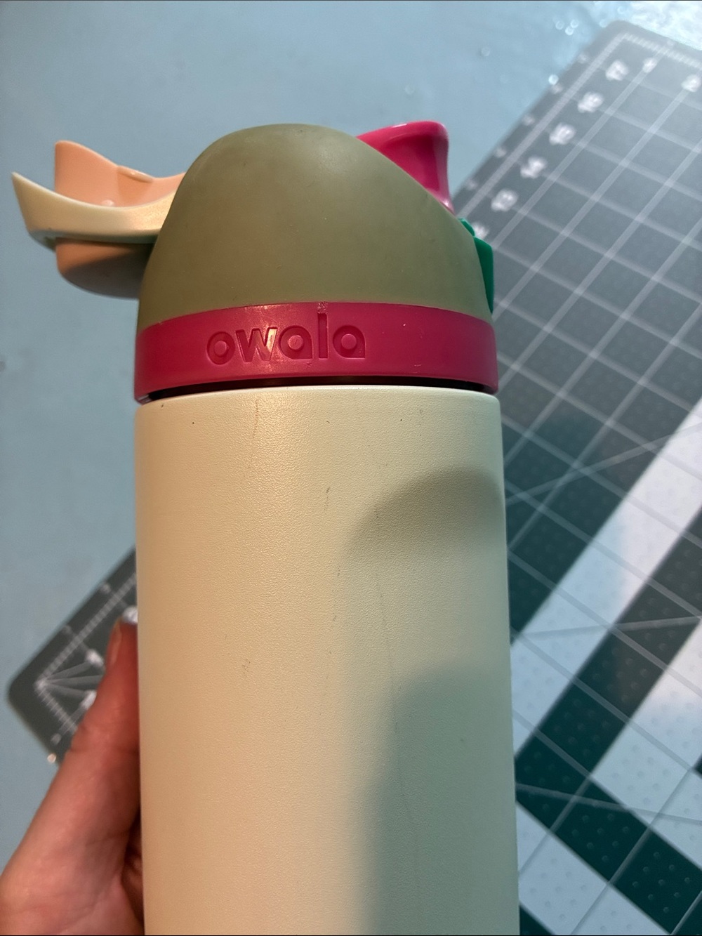 Owalo green & Pink Insulated Travel Bottle - Picture 12 of 13